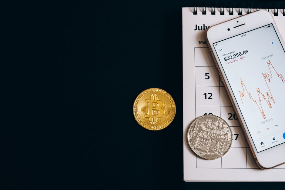 CBEX scam explained, investor checking a crypto app after the Ponzi collapse