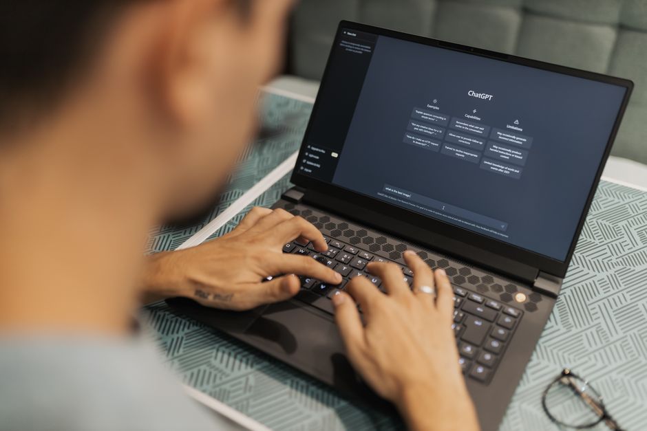 ChatGPT vs Claude vs Gemini for making money on a laptop