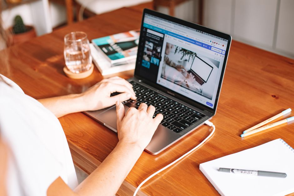 How to make money online in 2026 working on a laptop