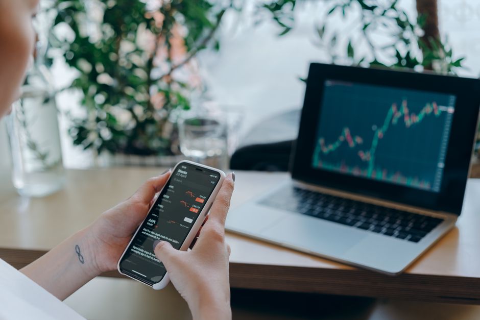 How to start affiliate marketing with no money on a laptop