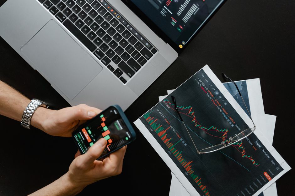 How to trade forex in Uganda using Bybit on a mobile phone