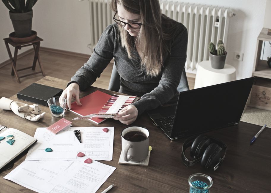 AI side hustles being run on a laptop by a freelancer at a desk