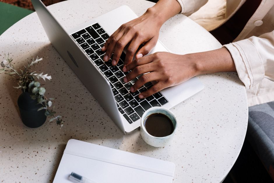 How to make money blogging shown on a laptop at a writing desk